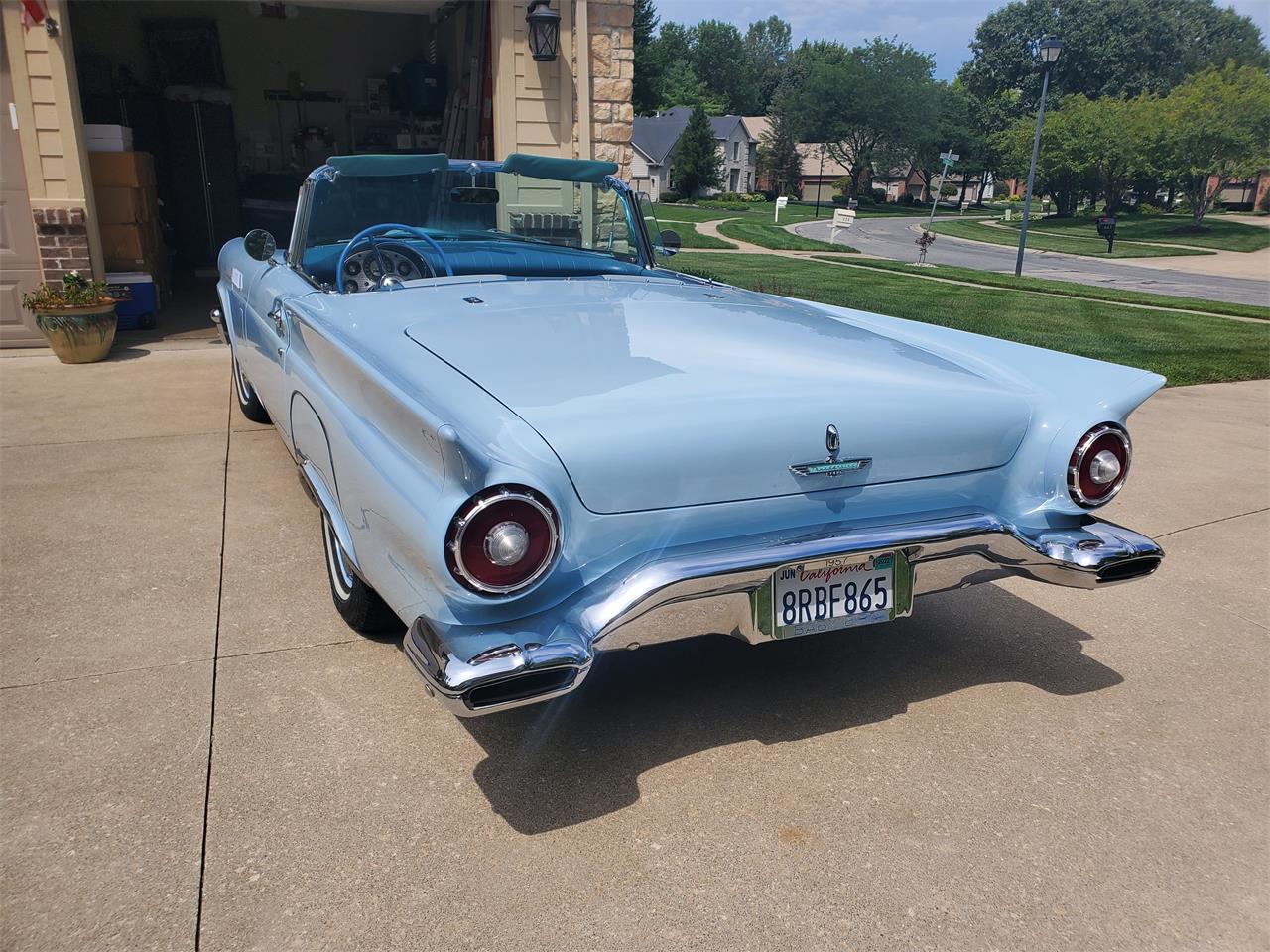 Ford-Thunderbird-1957-Blue-Starmist-Blue-3