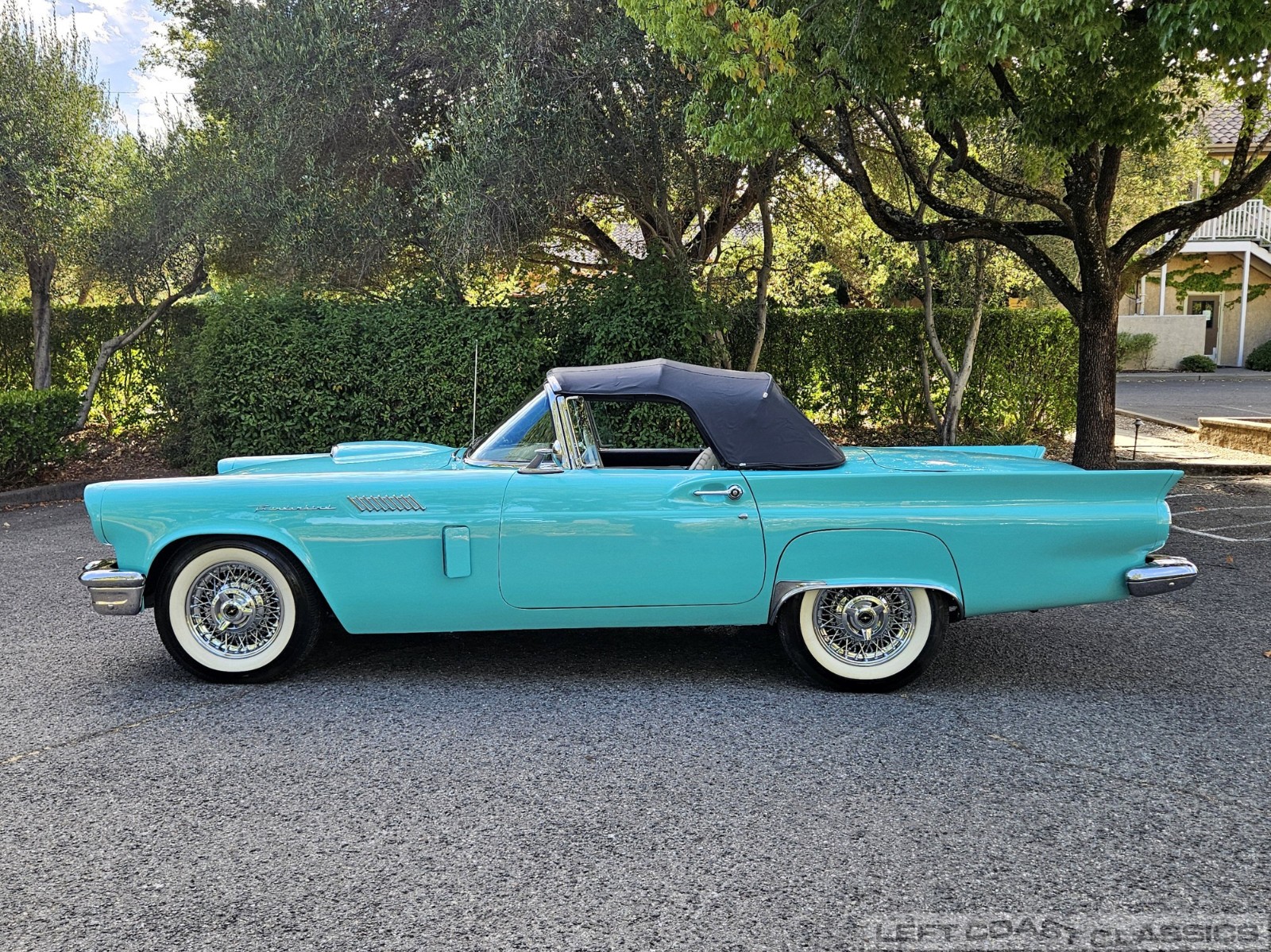 Ford-Thunderbird-1957-Convertible-2