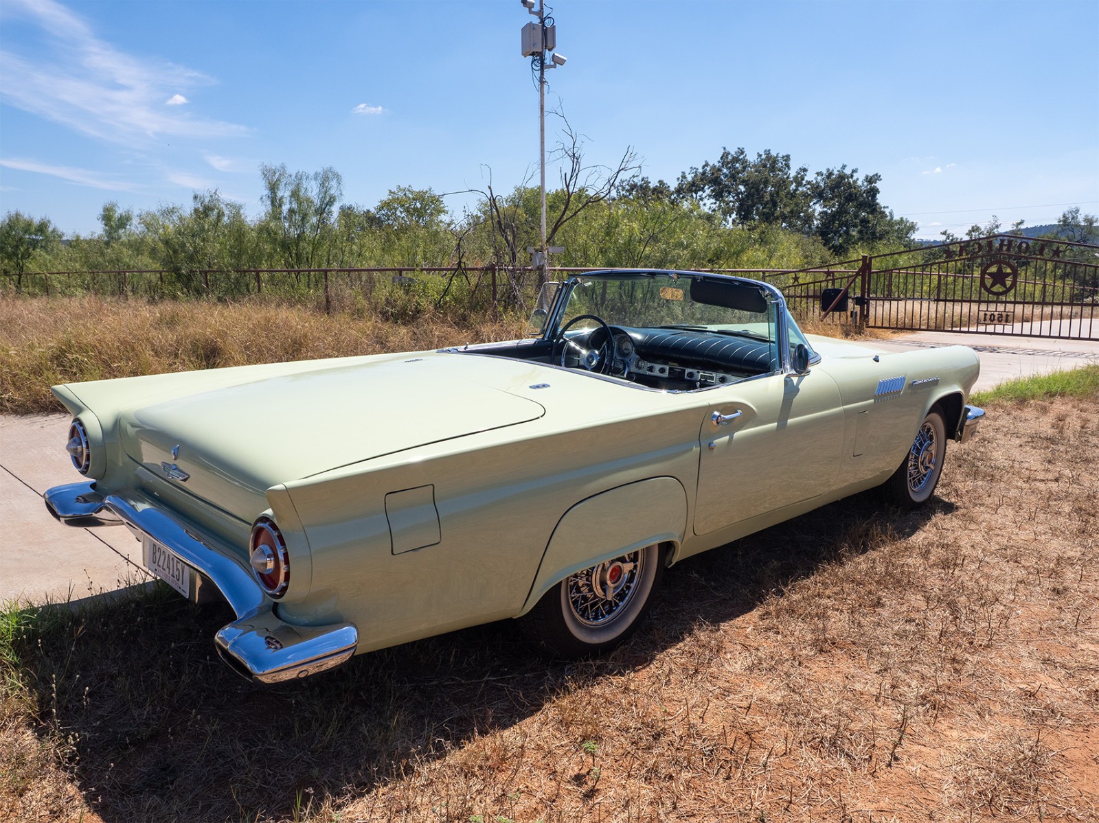 Ford-Thunderbird-1957-Convertible-3