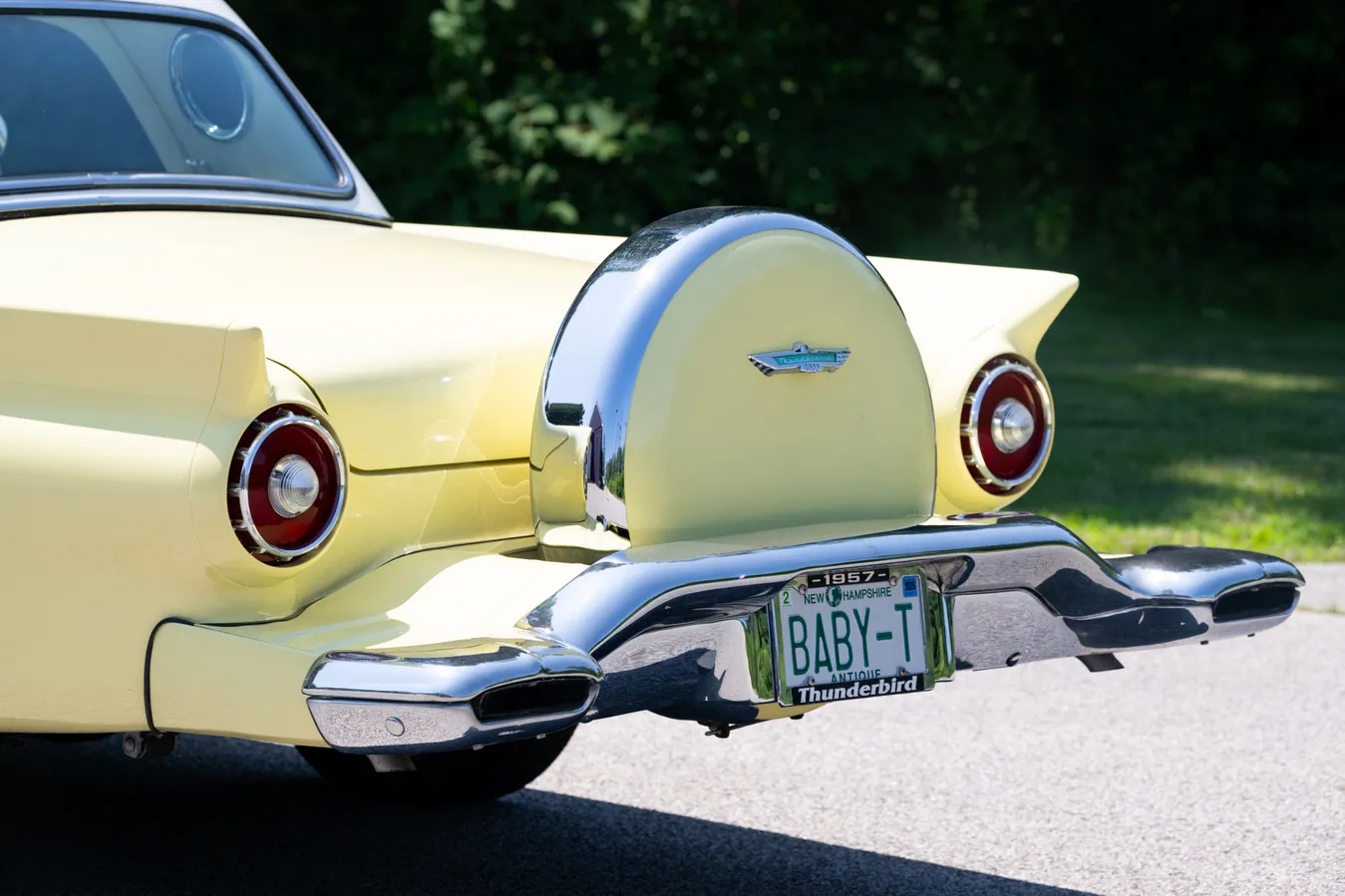 Ford-Thunderbird-1957-Pale-Yellow-White-2
