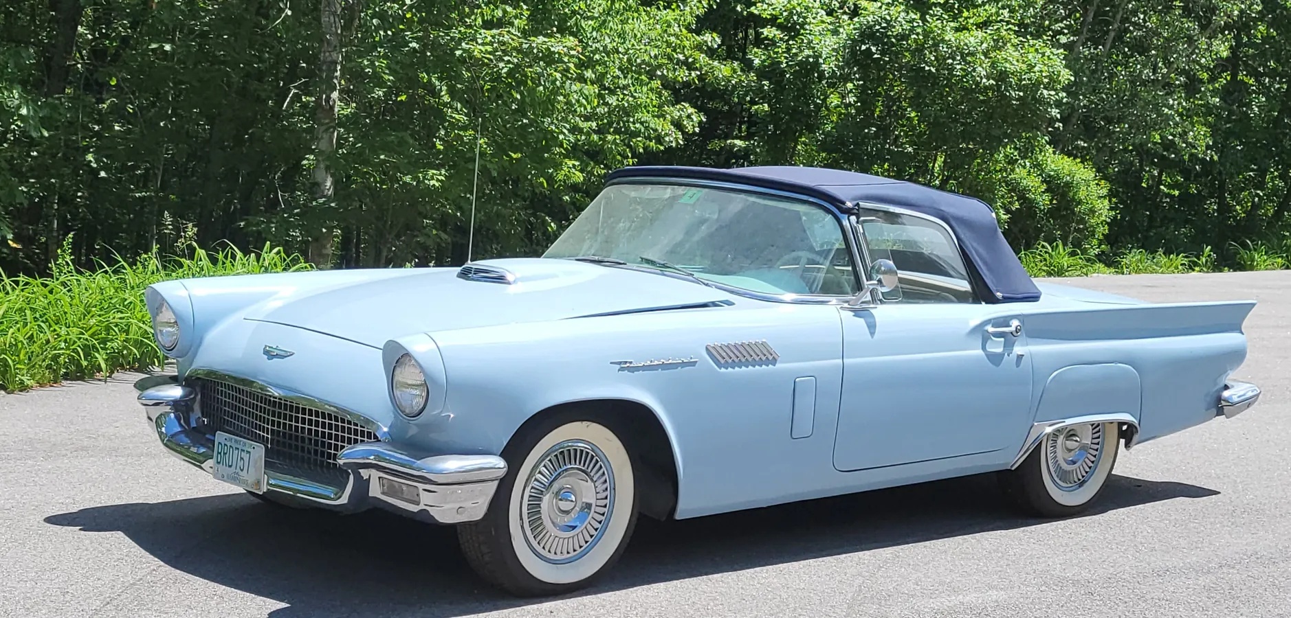 Ford-Thunderbird-1957-Robins-Egg-Blue-Body-White-1