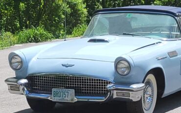 Ford-Thunderbird-1957-Robins-Egg-Blue-Body-White