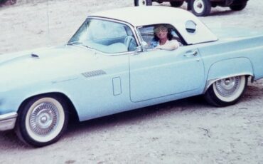 Ford-Thunderbird-1957-Robins-Egg-Blue-Body-White