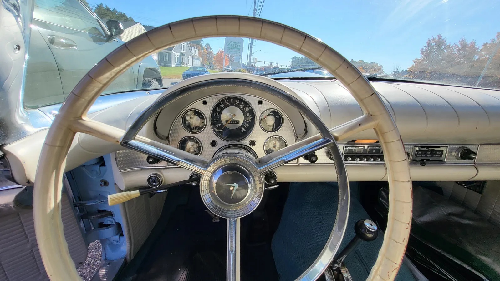 Ford-Thunderbird-1957-Robins-Egg-Blue-Body-White-5
