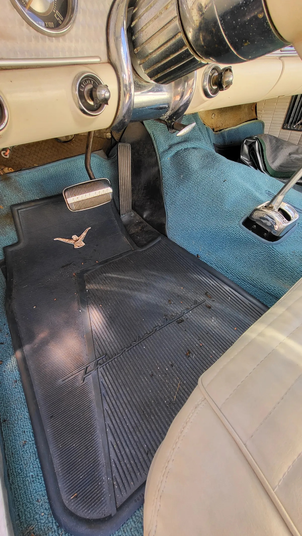 Ford-Thunderbird-1957-Robins-Egg-Blue-Body-White-6