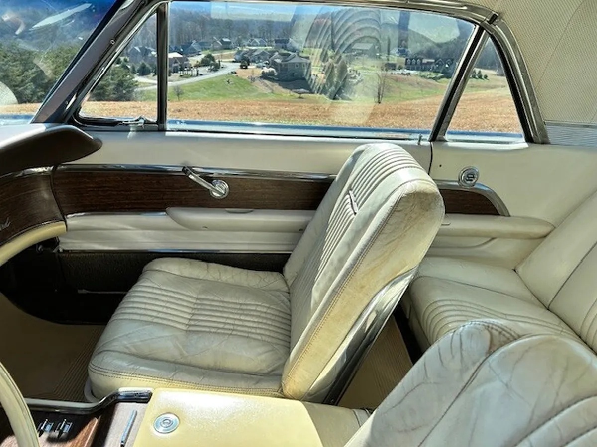 Ford-Thunderbird-1963-Corinthian-White-Pearl-White-Leather-1