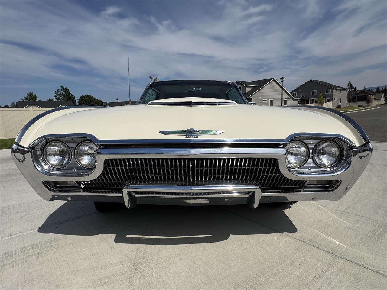 Ford-Thunderbird-1963-Corinthian-White-Red-2