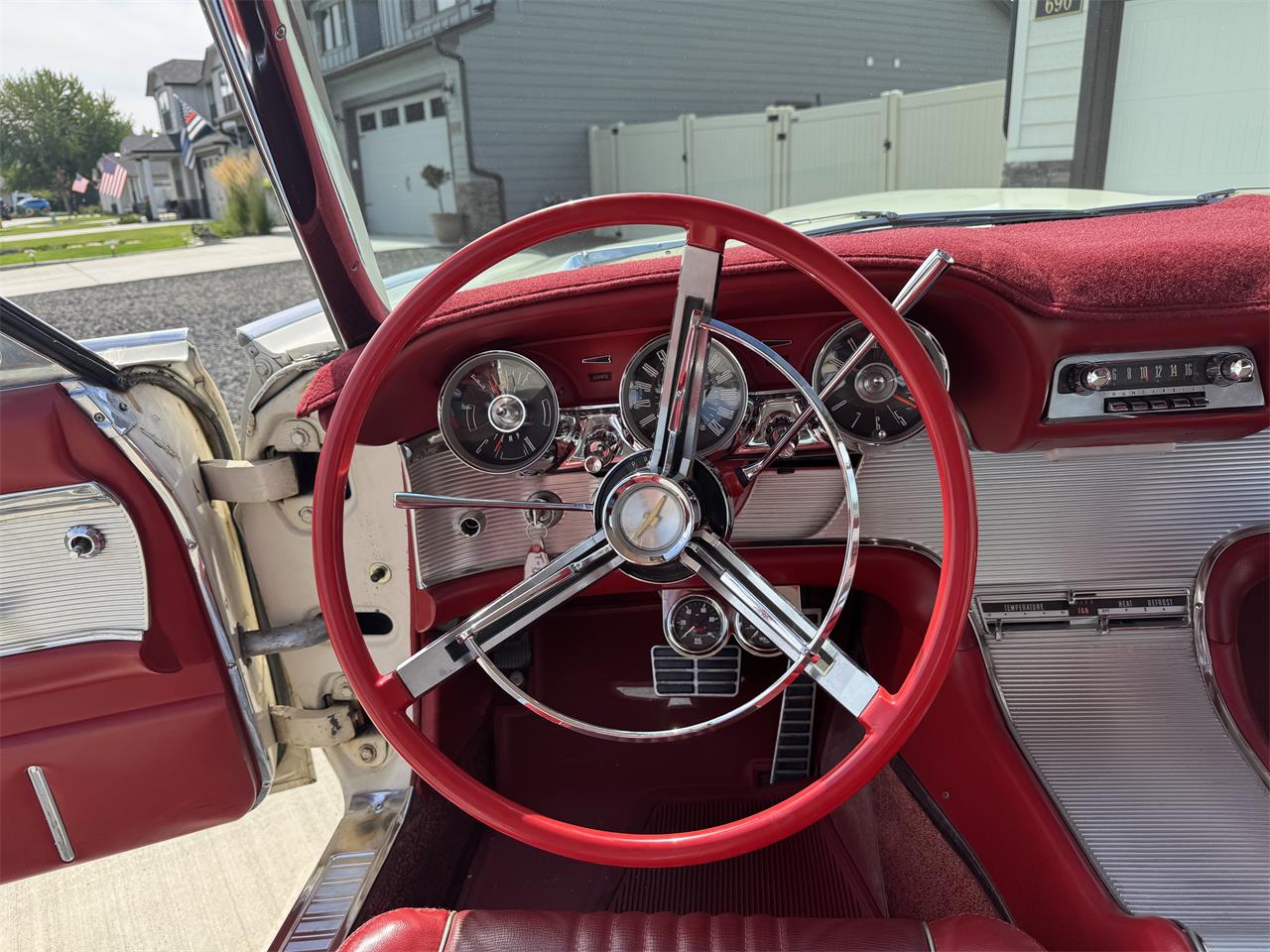 Ford-Thunderbird-1963-Corinthian-White-Red-7