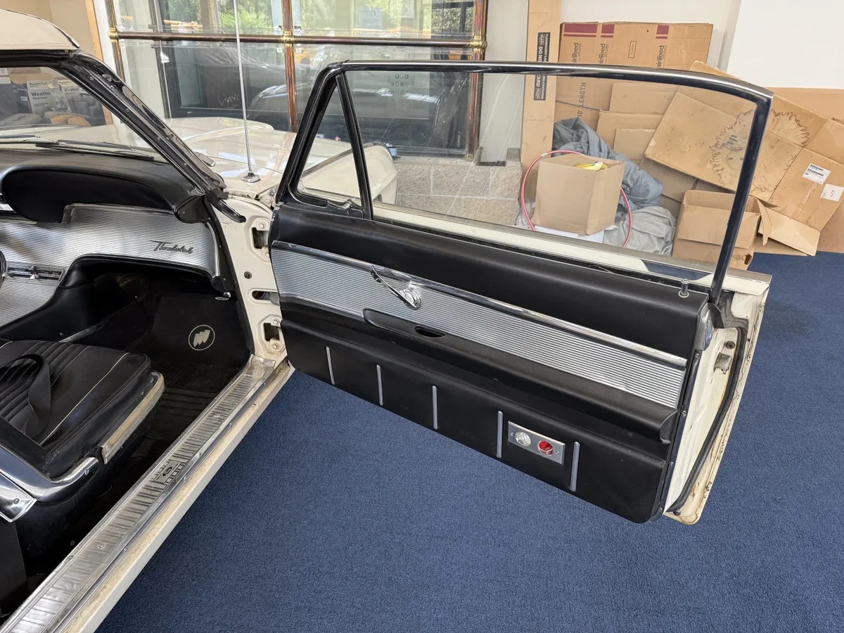 Ford-Thunderbird-1963-White-Black-11