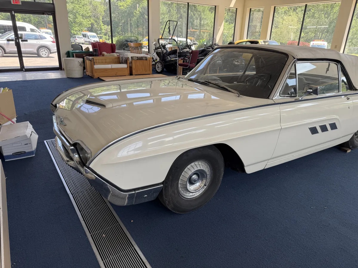 Ford-Thunderbird-1963-White-Black-2