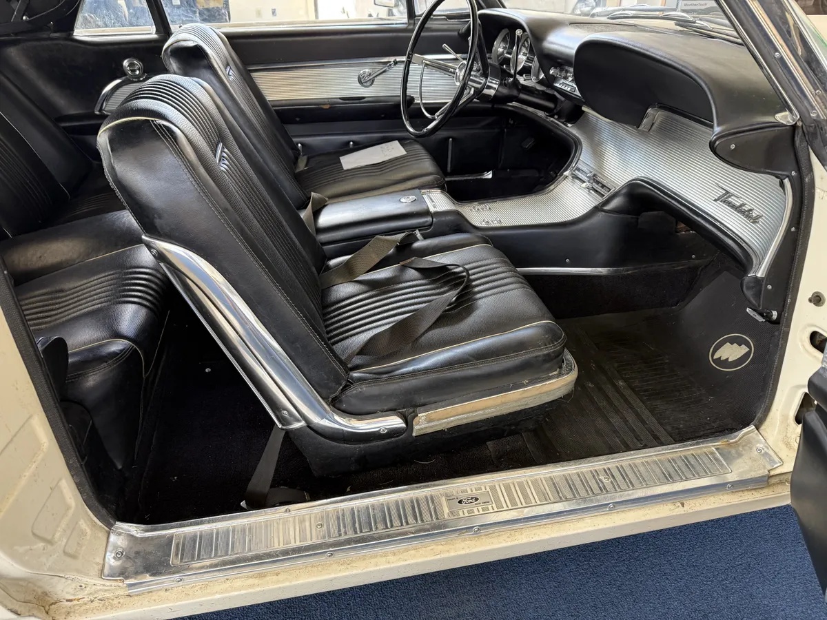 Ford-Thunderbird-1963-White-Black-9