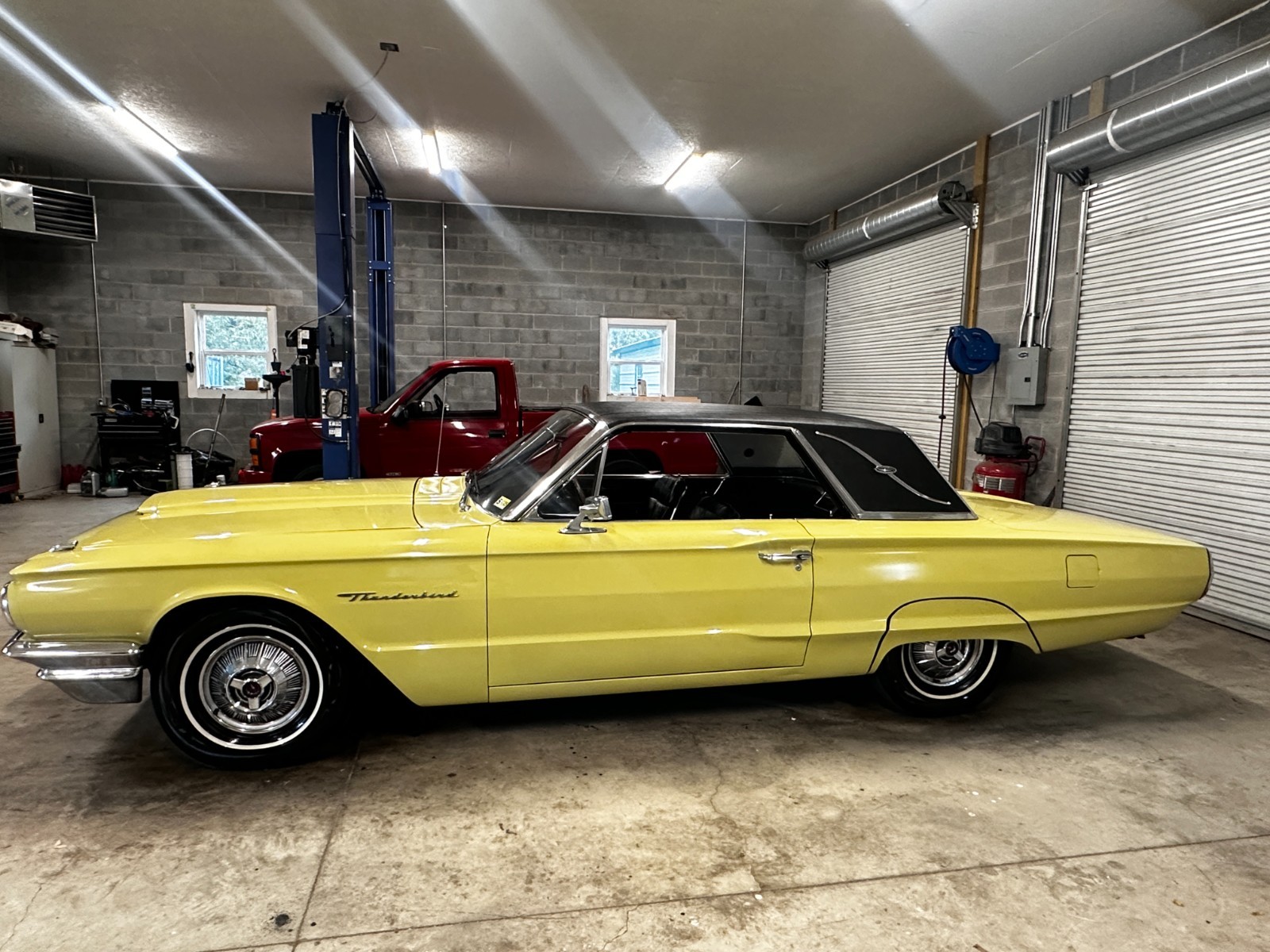 Ford-Thunderbird-1964-Coupe-2