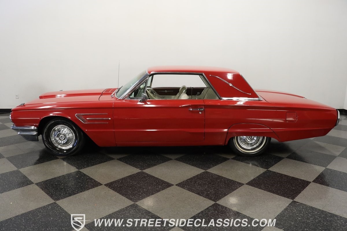 Ford-Thunderbird-1965-Coupe-2