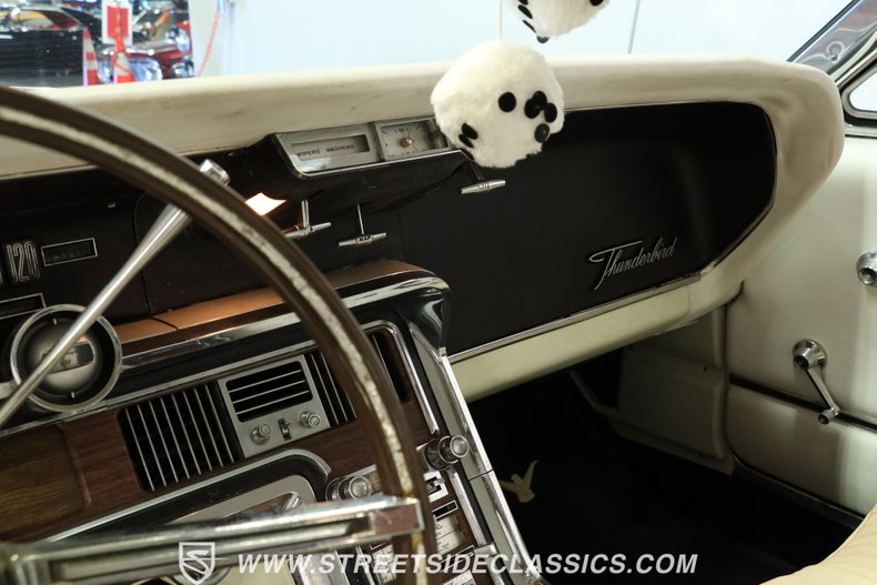 Ford-Thunderbird-1965-Vintage-Burgundy-White-36