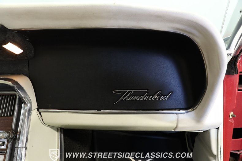 Ford-Thunderbird-1965-Vintage-Burgundy-White-4