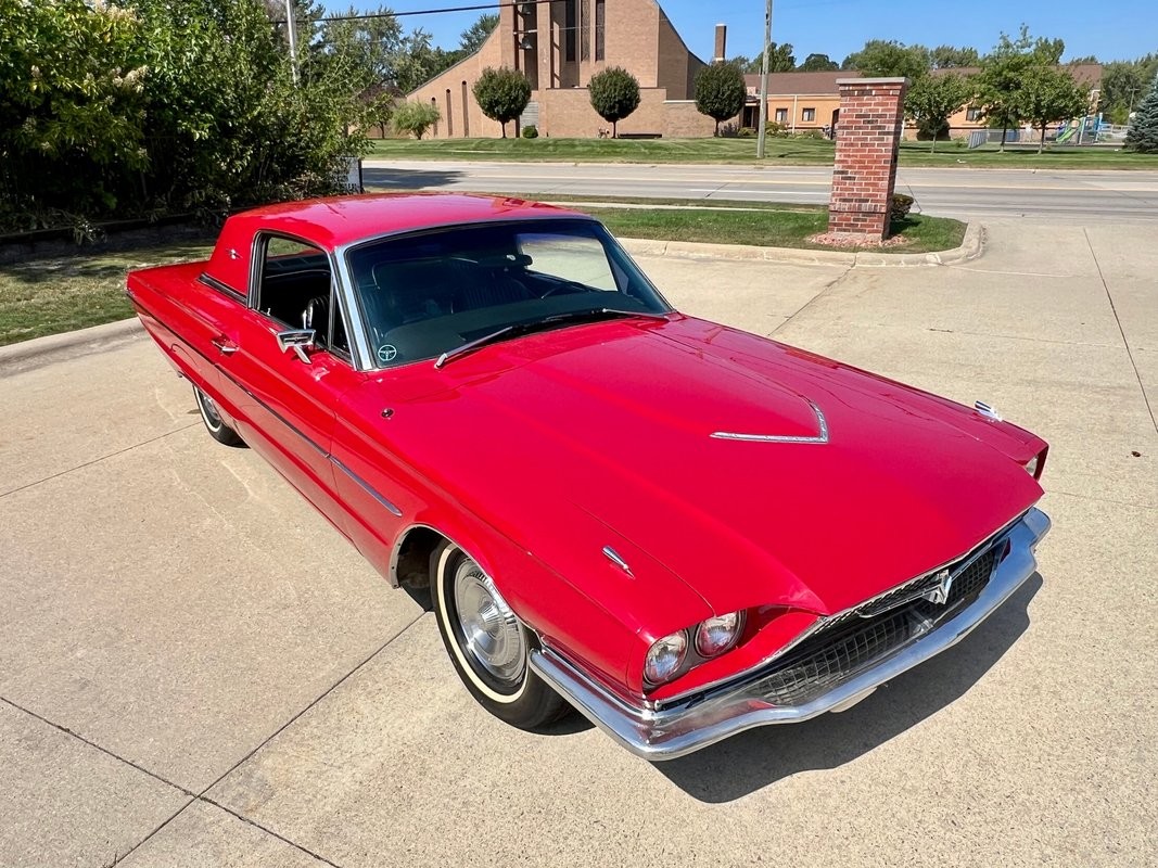 Ford-Thunderbird-1966-Coupe-10