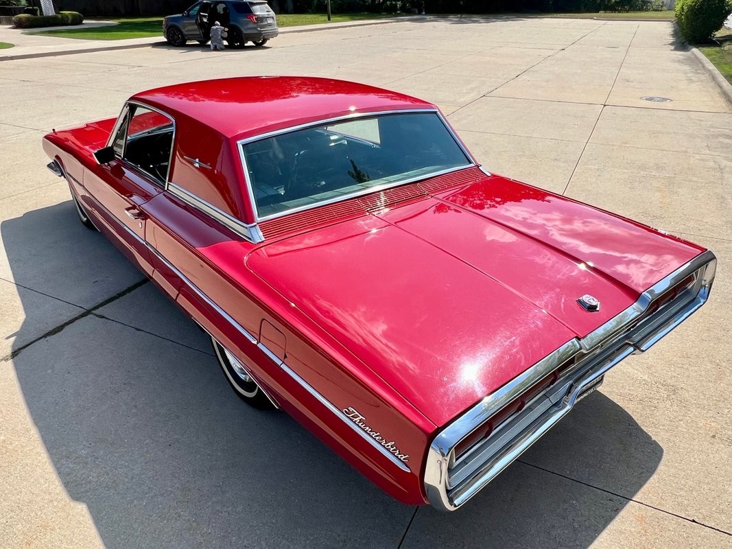Ford-Thunderbird-1966-Coupe-13