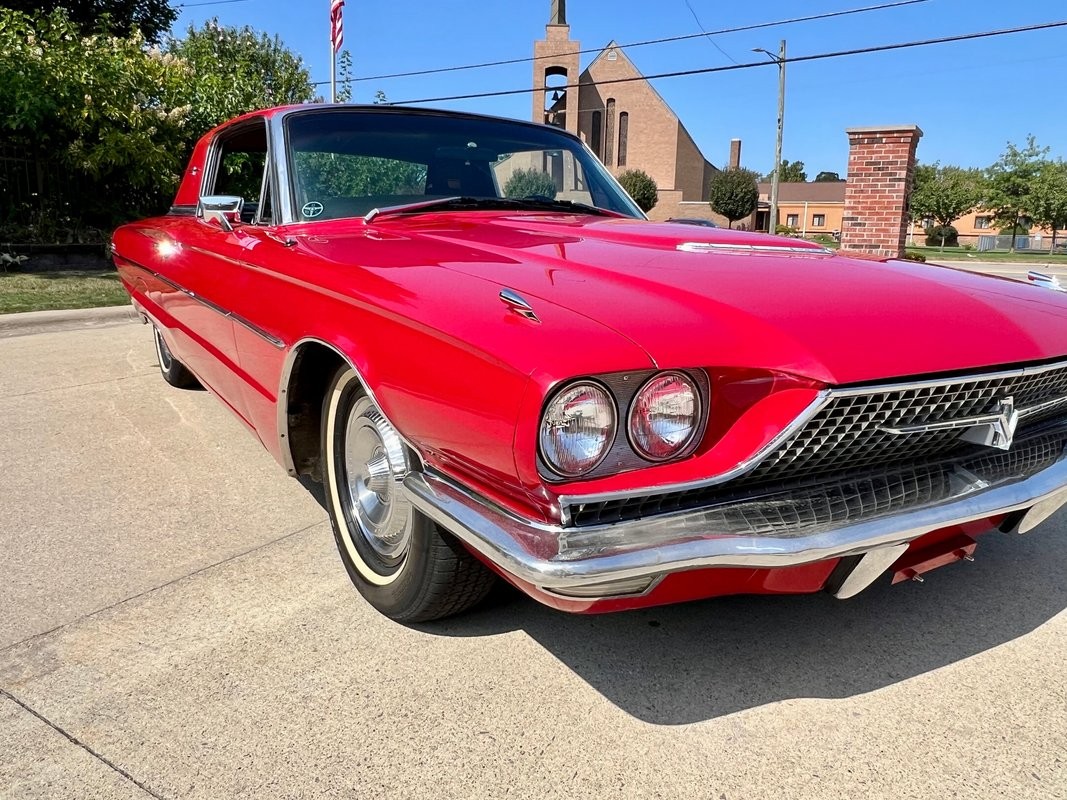 Ford-Thunderbird-1966-Coupe-17
