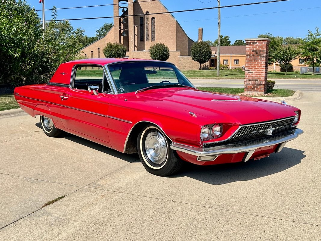 Ford-Thunderbird-1966-Coupe-2