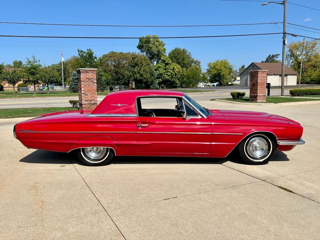 Ford-Thunderbird-1966-Coupe-3