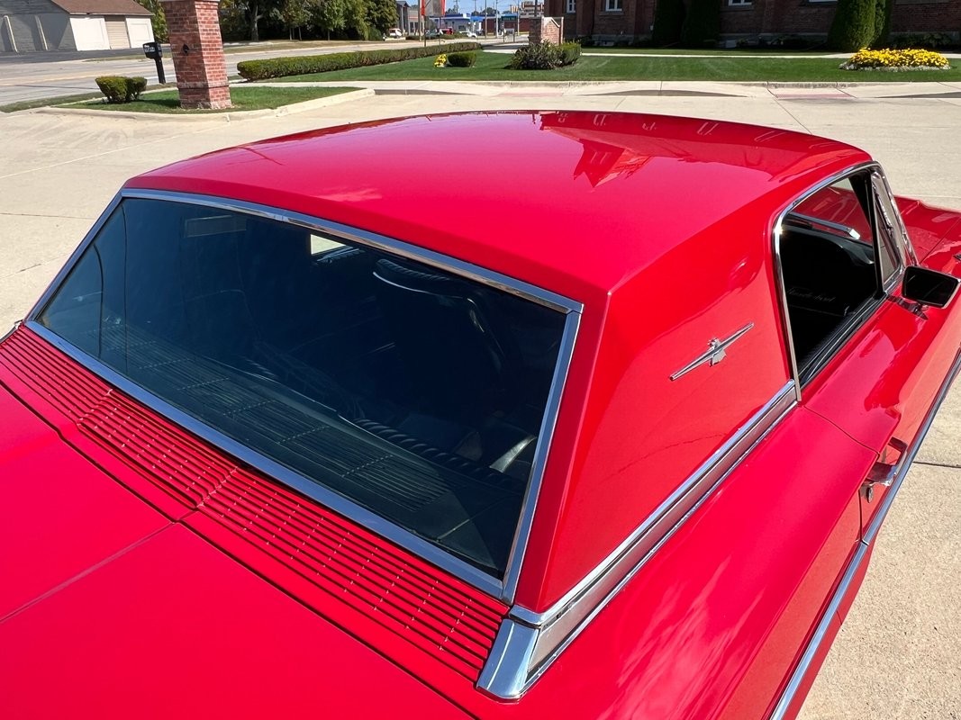 Ford-Thunderbird-1966-Coupe-32