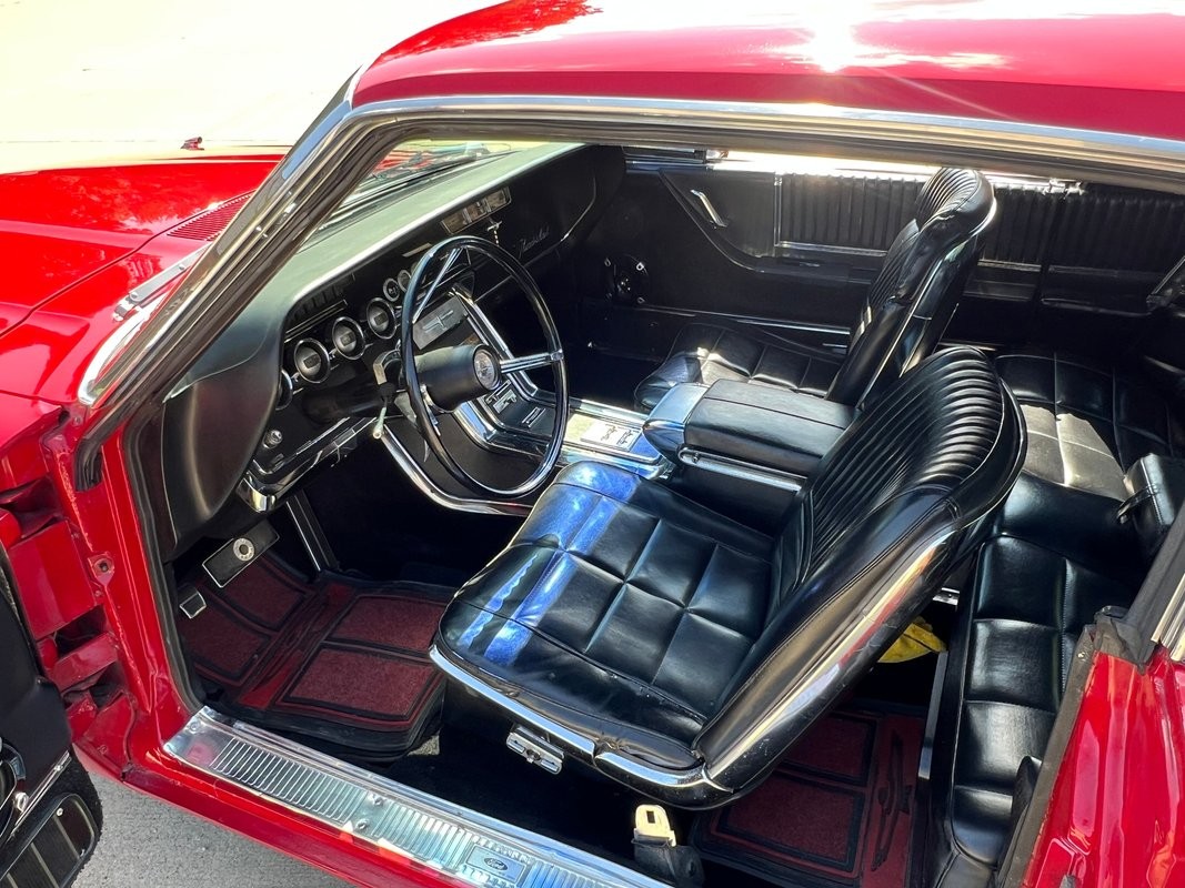 Ford-Thunderbird-1966-Coupe-33