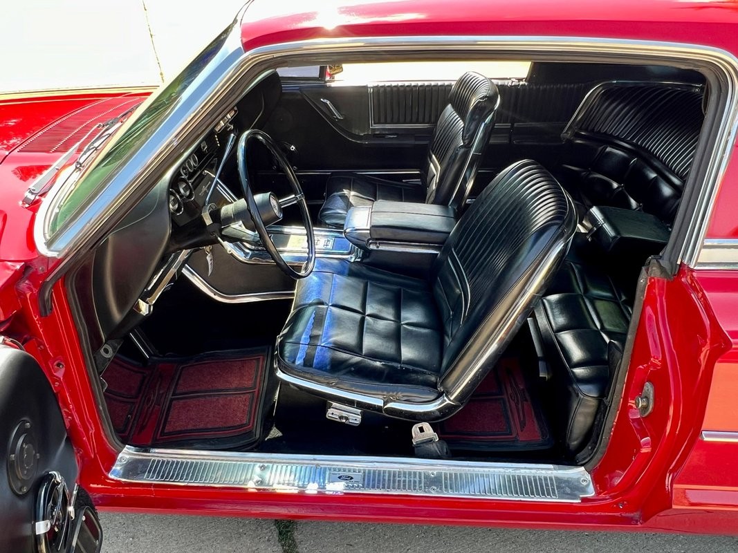 Ford-Thunderbird-1966-Coupe-35
