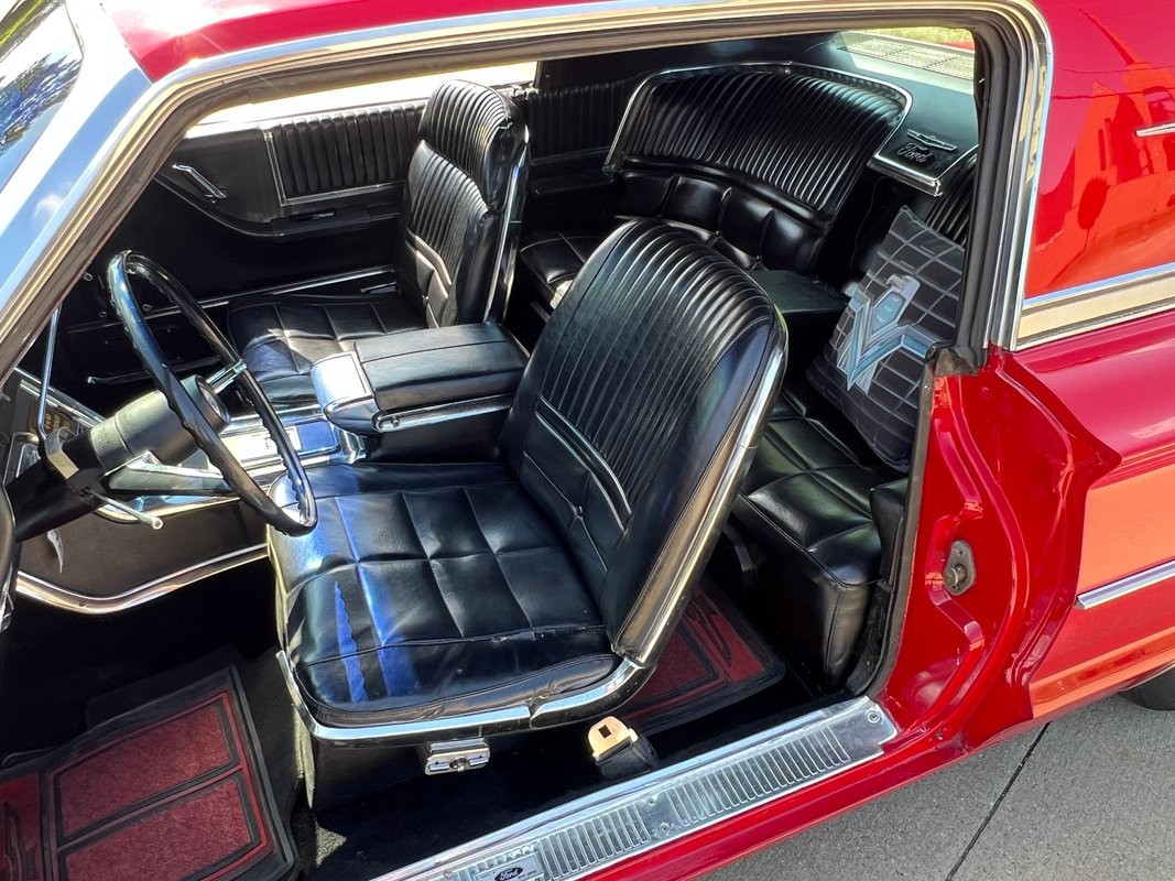 Ford-Thunderbird-1966-Coupe-36