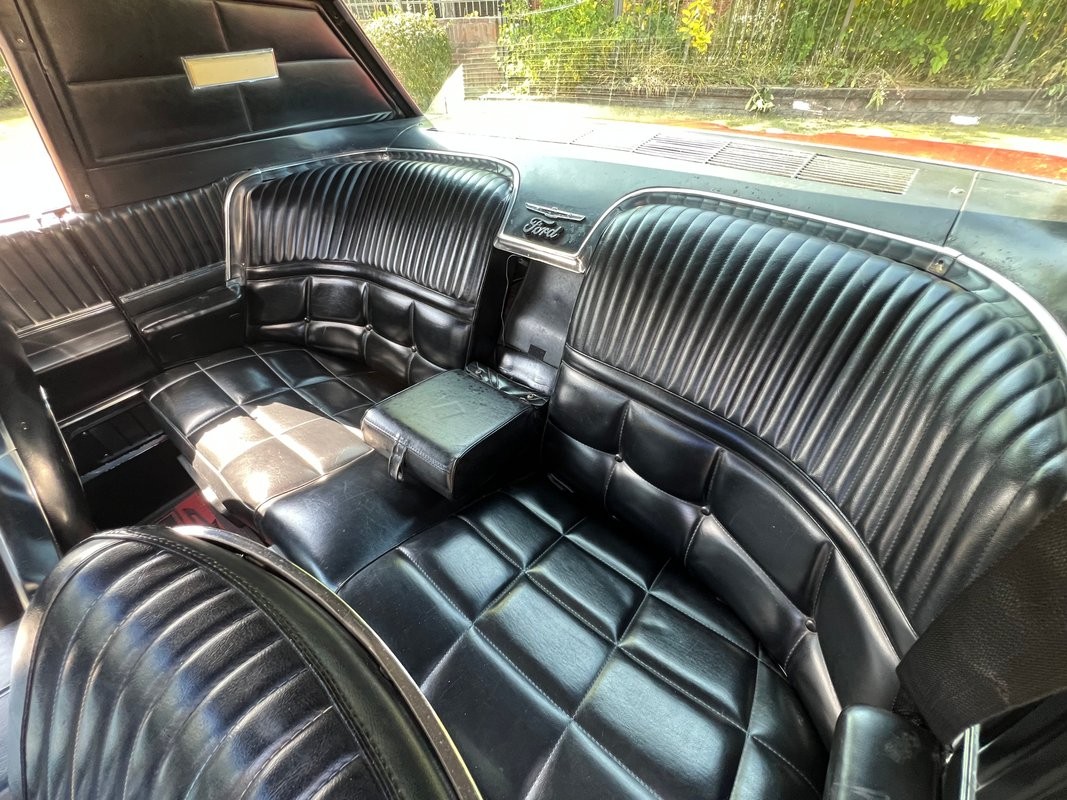 Ford-Thunderbird-1966-Coupe-37