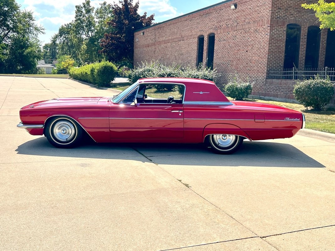 Ford-Thunderbird-1966-Coupe-7