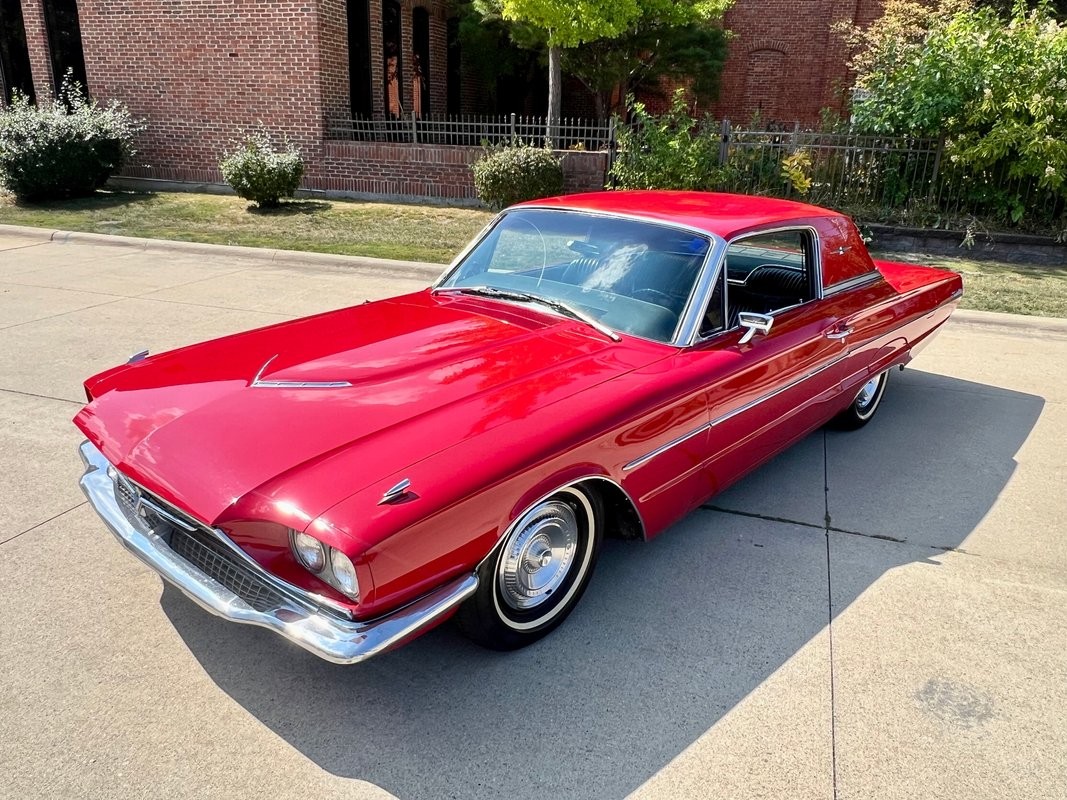 Ford-Thunderbird-1966-Coupe-8