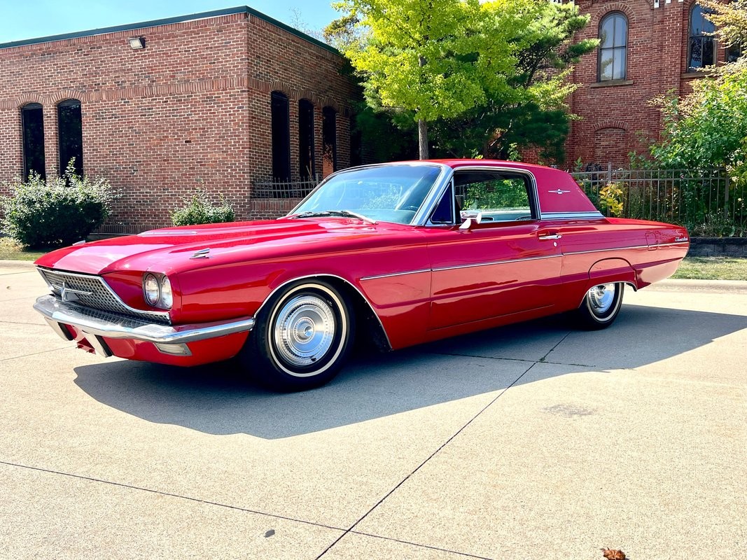 Ford-Thunderbird-1966-Coupe