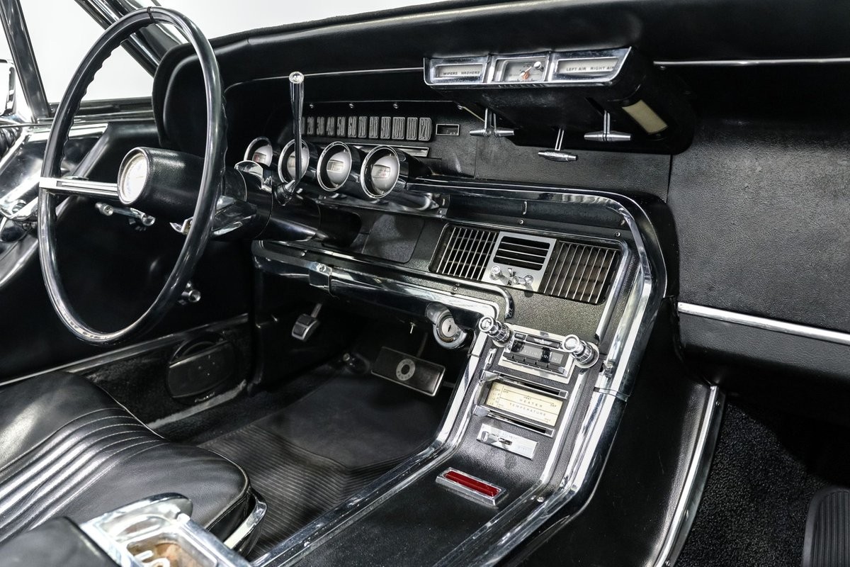 Ford-Thunderbird-1966-Roadster-26
