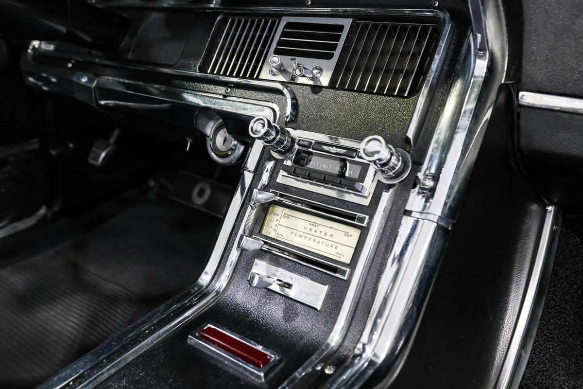 Ford-Thunderbird-1966-Roadster-27
