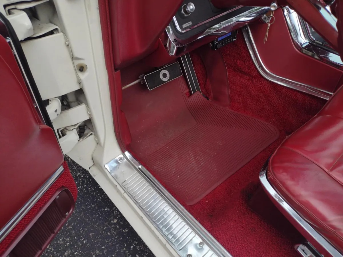 Ford-Thunderbird-1966-White-Red-1