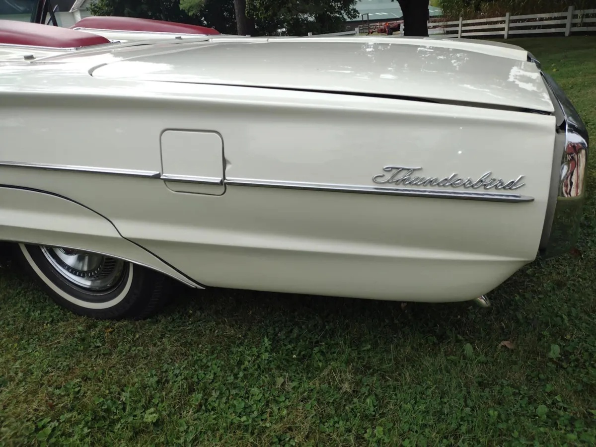 Ford-Thunderbird-1966-White-Red-13