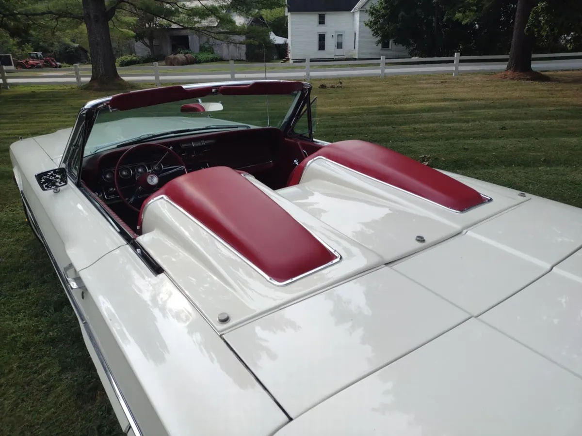 Ford-Thunderbird-1966-White-Red-14