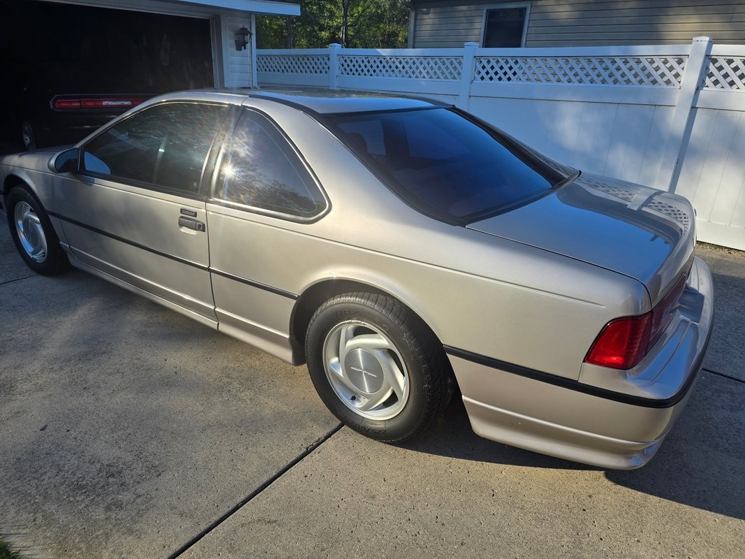 Ford-Thunderbird-1989-Coupe-12