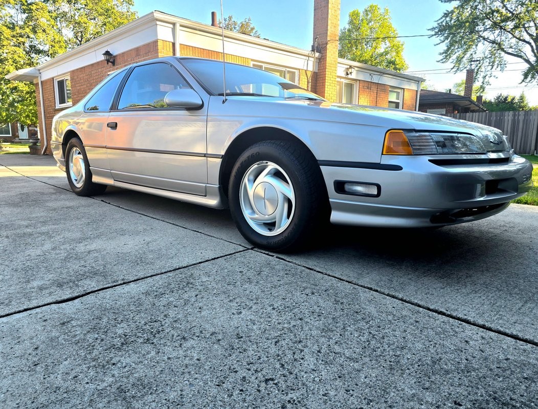 Ford-Thunderbird-1989-Coupe-4