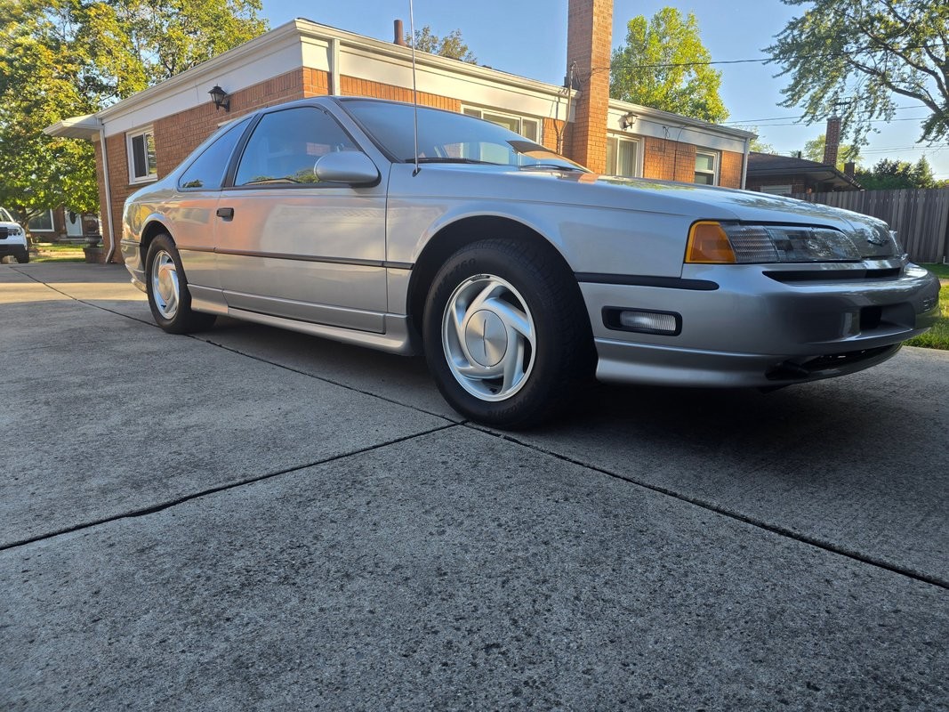 Ford-Thunderbird-1989-Coupe