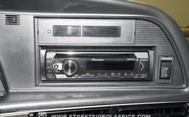 Ford-Thunderbird-1992-Bright-red-clearcoat-Black-4