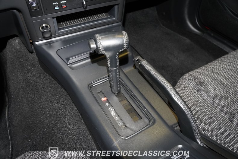 Ford-Thunderbird-1992-Bright-red-clearcoat-Black-5