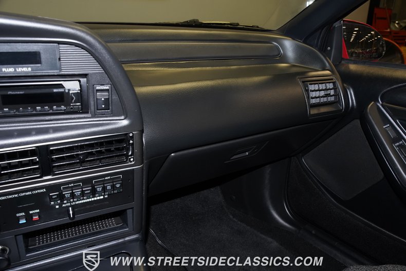 Ford-Thunderbird-1992-Bright-red-clearcoat-Black-6