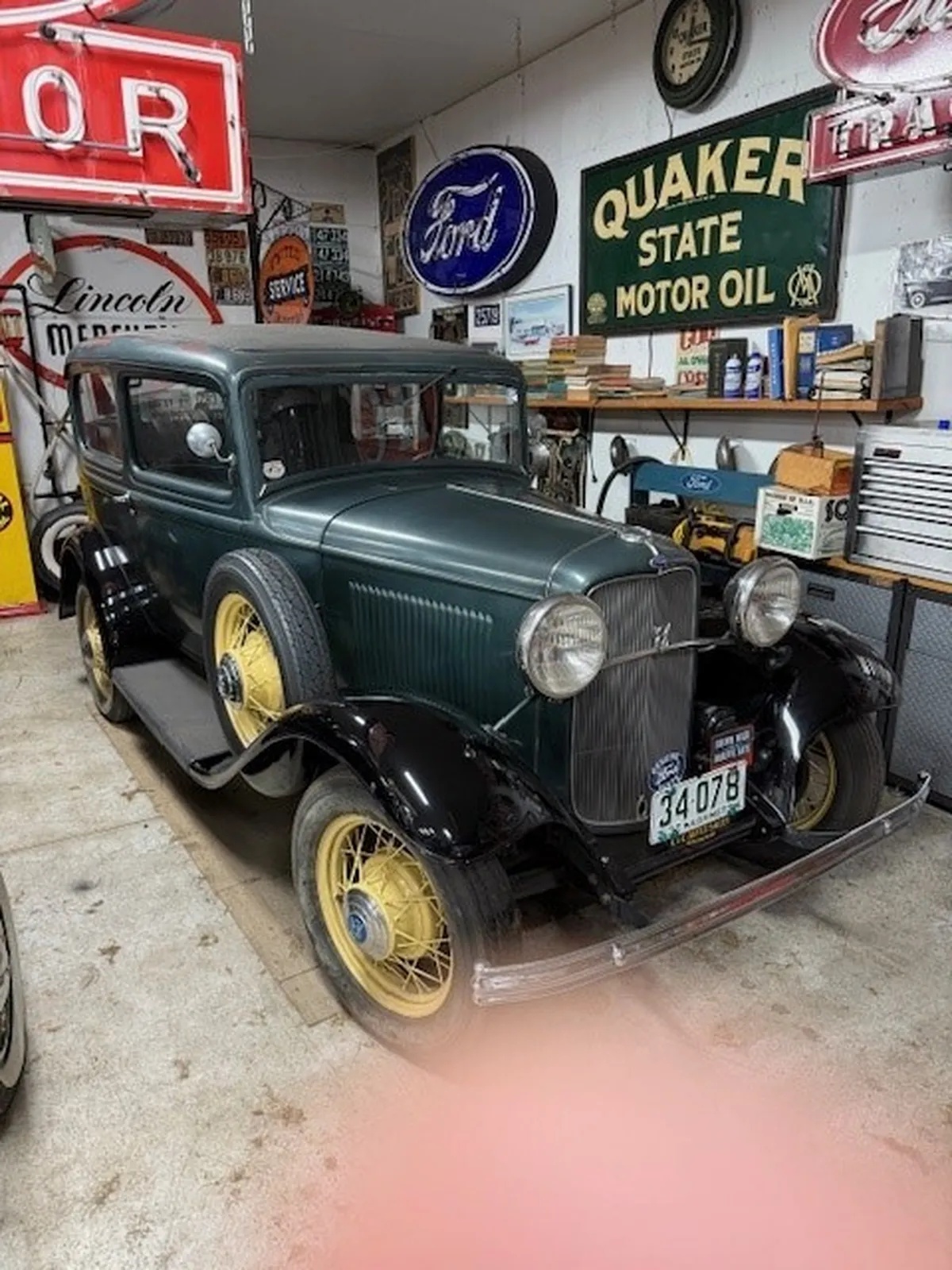 Ford-Tudor-1932-Green-Brown-1