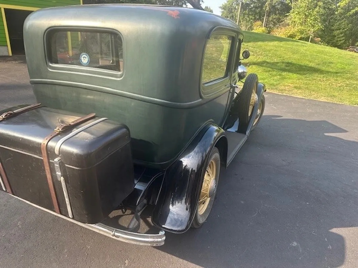 Ford-Tudor-1932-Green-Brown-10