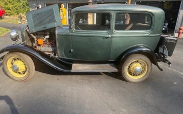 Ford-Tudor-1932-Green-Brown-13