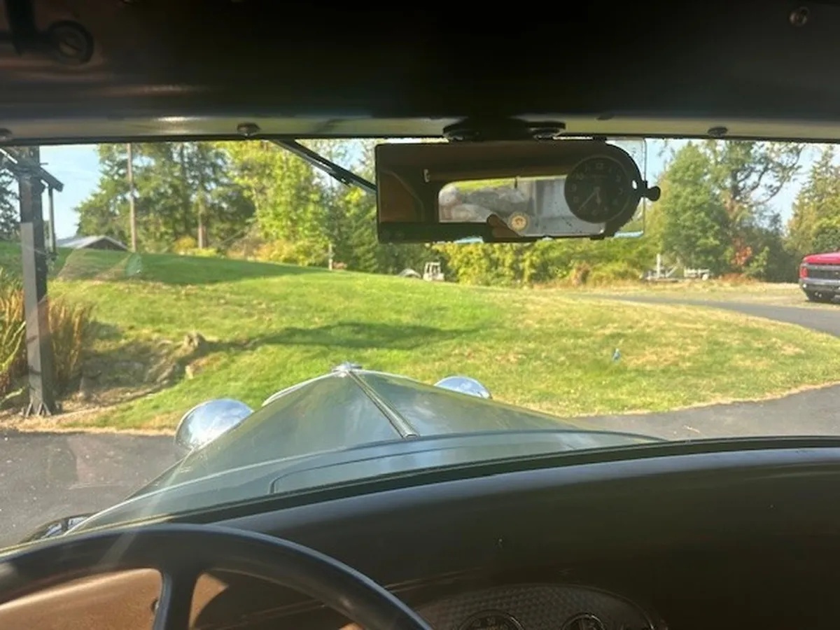 Ford-Tudor-1932-Green-Brown-15