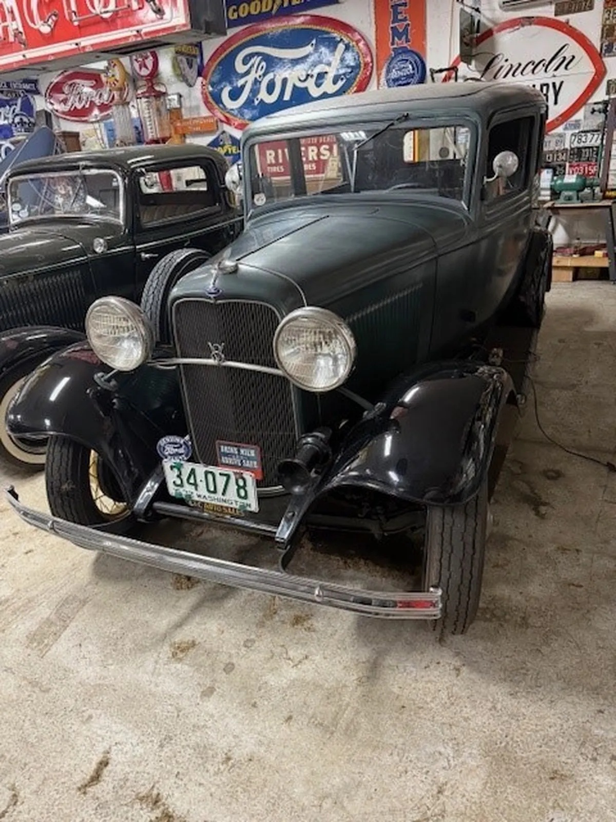 Ford-Tudor-1932-Green-Brown-19