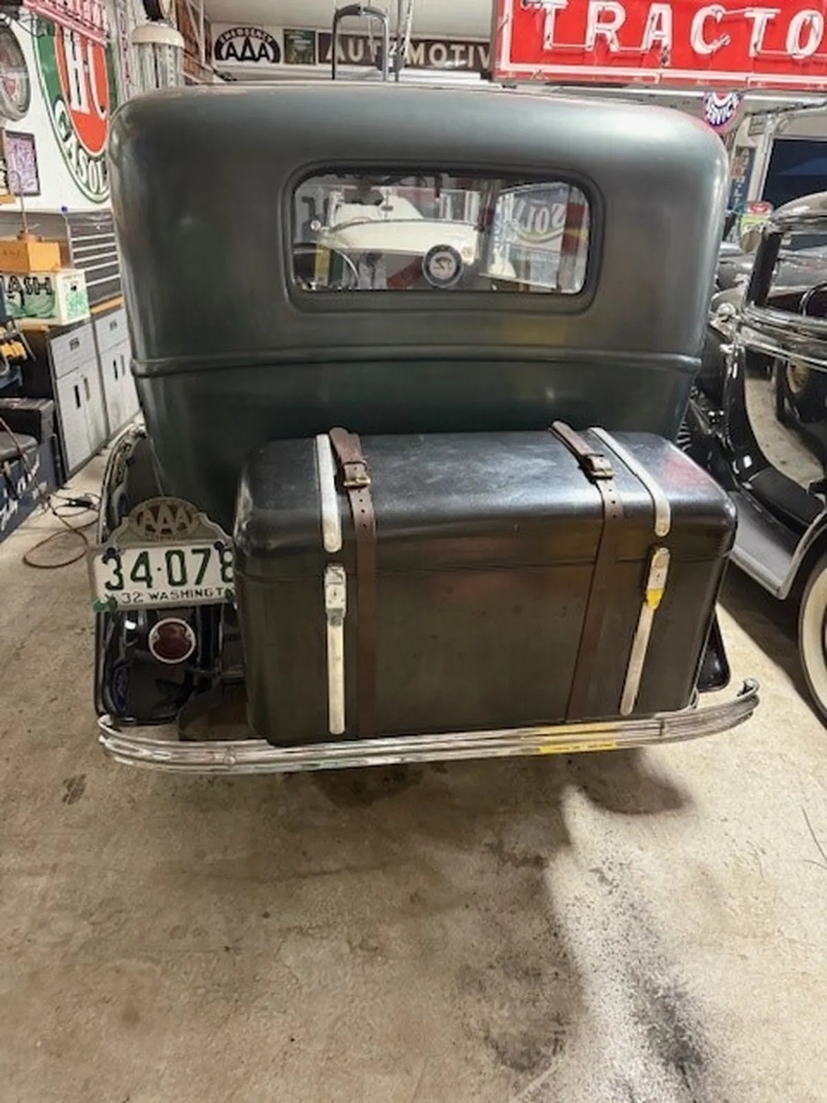 Ford-Tudor-1932-Green-Brown-3