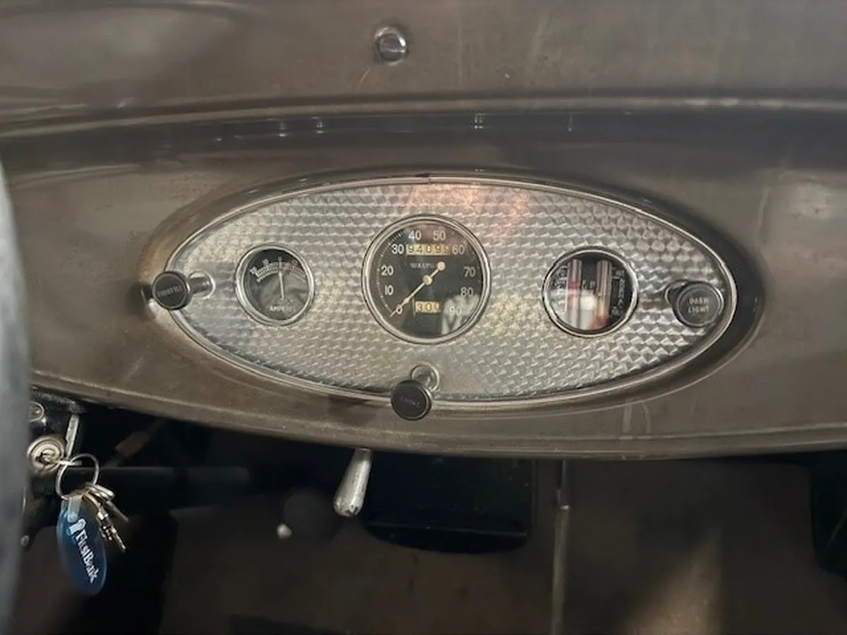 Ford-Tudor-1932-Green-Brown-4